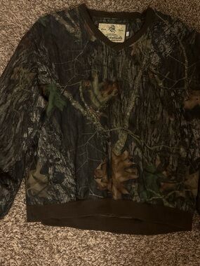 Realtree Camouflage V‑Neck Pullover in Brown and Green